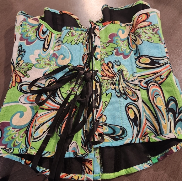 Corset - Picture 3 of 4